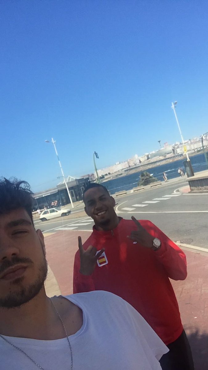 belikeguille's tweet photo. ¡Ya estamos aquí! Un año más en el Campus de pretemporada del @CECoruna a darlo todo de cara a la 2k18/2k19 con mi hermano @Yulenone https://t.co/g5AdVdRuyb