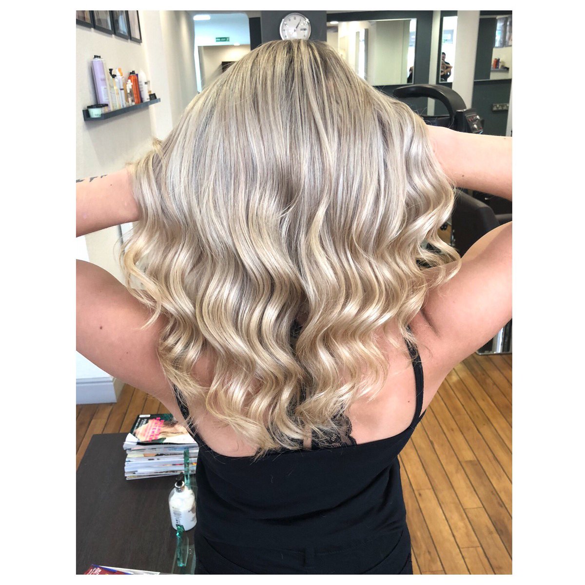 andrewsmithhair's tweet photo. Stunning colour update & #lazywaves created by Warren at Fareham 💕 .
.
.
.
.
.
.
. #milkshakehairuk #wonderful_lifephbs #goodsalonguide #beautifulhair #haircolour #wavyhair #corioliss #akitoscissors #longhair #procare #procarefoil #blondehair https://t.co/tqHHs3ldOL