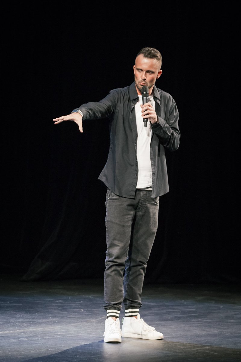 radekvebr's tweet photo. Pondělní stand-up special @cermak ve #studiodva https://t.co/QGxzAU8jus