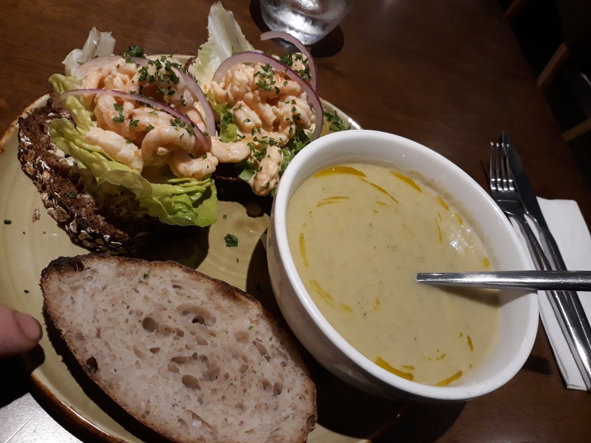 gaz_mcpeake's tweet image. Outstanding food and service from @joe73ohora in Benny + Co today. Savage sourdough bread, and the Potato + Celery soup was packed with flavour.@Chrismolloy_ @chefcolinmc @ChefBrianMcD @derekcreagh @wildatlanticway @ballyholeyfarm #chefpower👨‍🍳👨‍🍳👨‍🍳