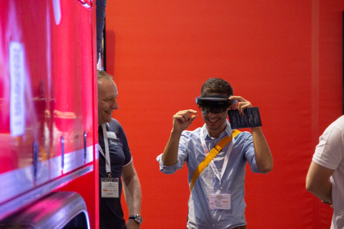 batix's tweet image. Los geht’s in #Zürich 👏

Wir werden in den nächsten zwei Tagen mit unserem Schweizer Partner @myWebgate auf der topsoft 2018 vertreten sein. Mit einem @saugbagger zeigen wir was beim Thema Augmented Reality möglich ist. 
@HoloLens #topsoft #ai #iot #digitalisierung #ar