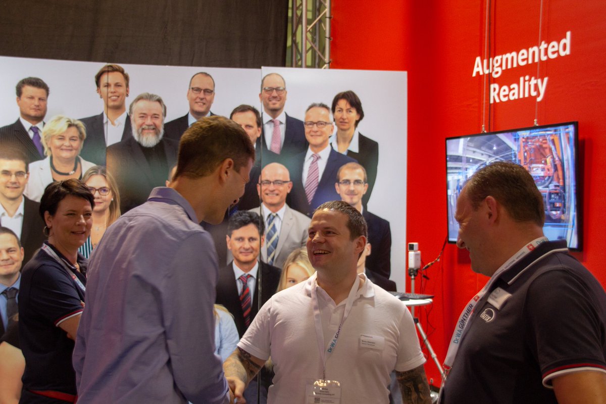 batix's tweet image. Los geht’s in #Zürich 👏

Wir werden in den nächsten zwei Tagen mit unserem Schweizer Partner @myWebgate auf der topsoft 2018 vertreten sein. Mit einem @saugbagger zeigen wir was beim Thema Augmented Reality möglich ist. 
@HoloLens #topsoft #ai #iot #digitalisierung #ar