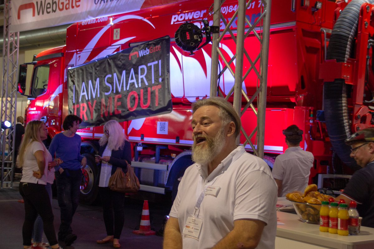 batix's tweet image. Los geht’s in #Zürich 👏

Wir werden in den nächsten zwei Tagen mit unserem Schweizer Partner @myWebgate auf der topsoft 2018 vertreten sein. Mit einem @saugbagger zeigen wir was beim Thema Augmented Reality möglich ist. 
@HoloLens #topsoft #ai #iot #digitalisierung #ar