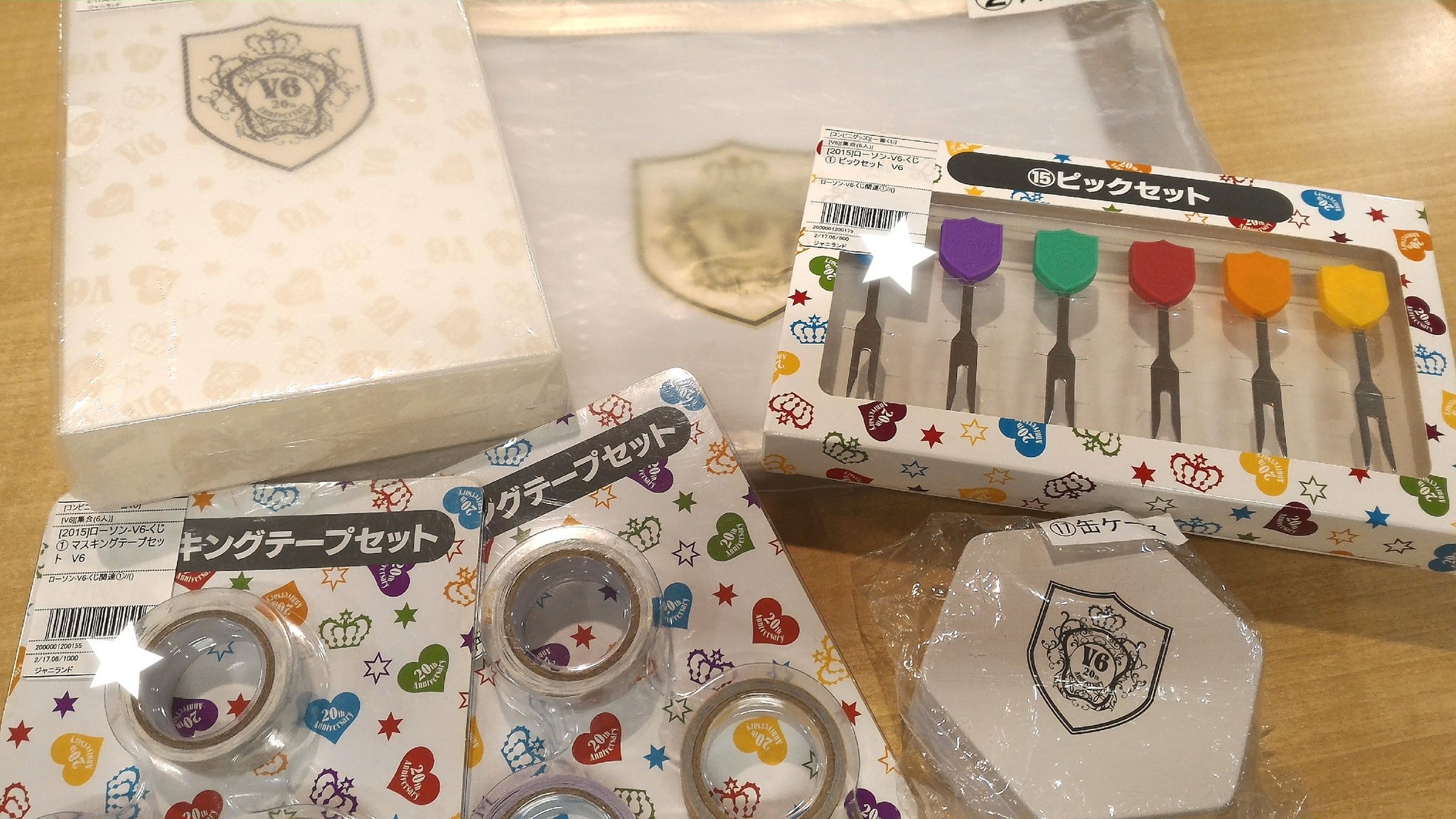 ジャニランド 公式ジャニーズグッズの中古販売 イベント案内 ジャニランド心斎橋店18時までの営業です V6 1番くじのポーチ フリンジチャーム入荷致しました 今なら5人のカラー揃ってます オレンジがない 健くんがいない 入荷したらお知らせ