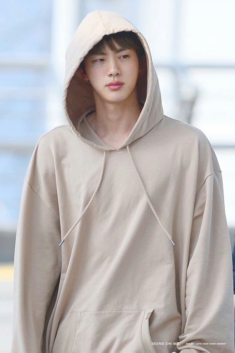 Pics_Bts_twt's tweet photo. #JIN https://t.co/GgSGfgUZMw
