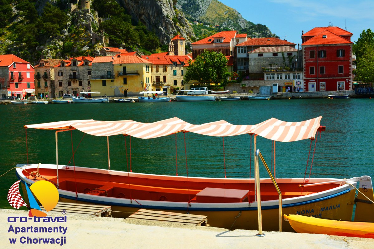 CroTravelEurope's tweet photo. A Wy jak sobie wyobrażacie nadmorską miejscowość? 🙃🌊🏘️
Wejdź na https://t.co/dbjK9SgnRS               
#Travel #WakacjeWChorwacji #CroTravel #trip #apartamenty #dalmacja #ciovo #trogir #drvenik #rogoznica #makarska #promajna #baskavoda #split #brela https://t.co/2v1kl35lcX