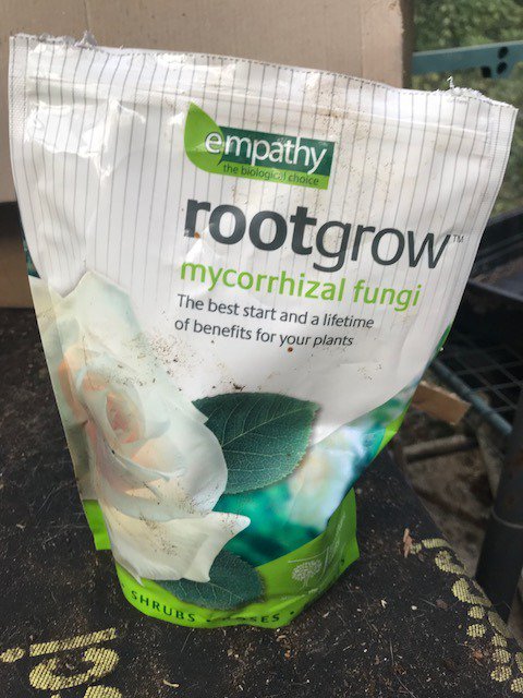 papaver's tweet photo. New on the blog: my review of the @empathyrootgrow products https://t.co/W3UNNnnWbR #gdnbloggers #productreview #biostimulant #micorrhizal https://t.co/MJuHmGzMUN