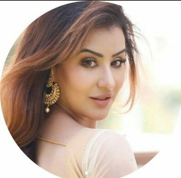 UPapiya's tweet photo. Today is your birthday,the birthday of a girl who is simple sweet but unique...!!!! you are diva,angel,queen actually everything for all the shilpians like me....!!!! one dialogue really describes your character,that is-"dil mein aate ho,samajh me nahi"<3
@ShindeShilpaS https://t.co/9iedJI4uDM