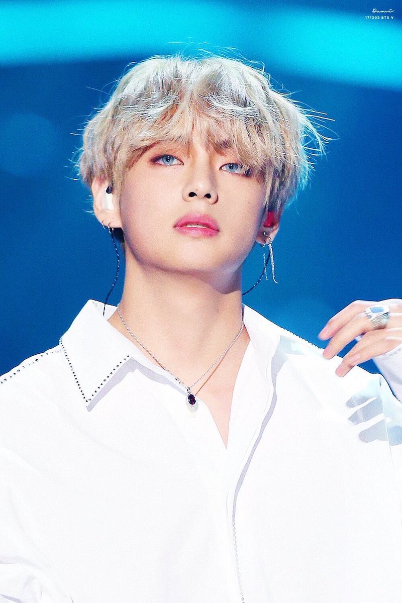 sceneryfortae's tweet photo. do you ever look at a picture of Taehyung and think ‘is this a paint?’ because he looks so unreal and ethereal but then realize this man is actually real and he’s a walking living art https://t.co/BtyBBpR30d