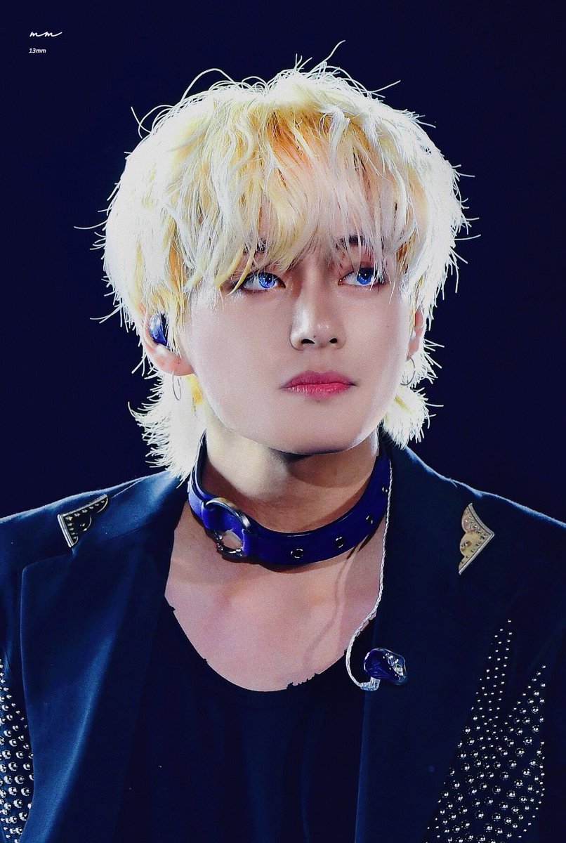 sceneryfortae's tweet photo. do you ever look at a picture of Taehyung and think ‘is this a paint?’ because he looks so unreal and ethereal but then realize this man is actually real and he’s a walking living art https://t.co/BtyBBpR30d