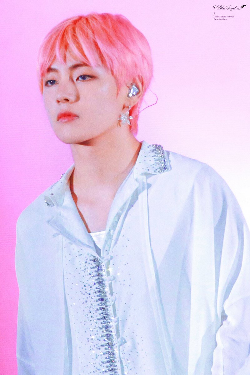 sceneryfortae's tweet photo. do you ever look at a picture of Taehyung and think ‘is this a paint?’ because he looks so unreal and ethereal but then realize this man is actually real and he’s a walking living art https://t.co/BtyBBpR30d