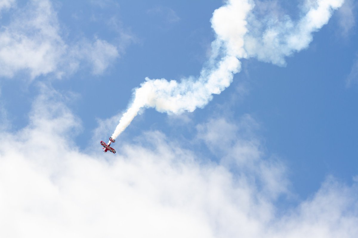 DanHardwickPhot's tweet photo. Two ex-Tornado GR4 pilots at @DunsfoldAeroUK wowing the crowds with their exceptional flying skills. @RichgoodwinS2S and @RAFRed7 Toby Keeley. Great work fellas.

 #wingsandwheels2018 #redarrows #richgoodwin #hawk #pittsspecial #pitts #anana #synchropair https://t.co/WePt2GA2el