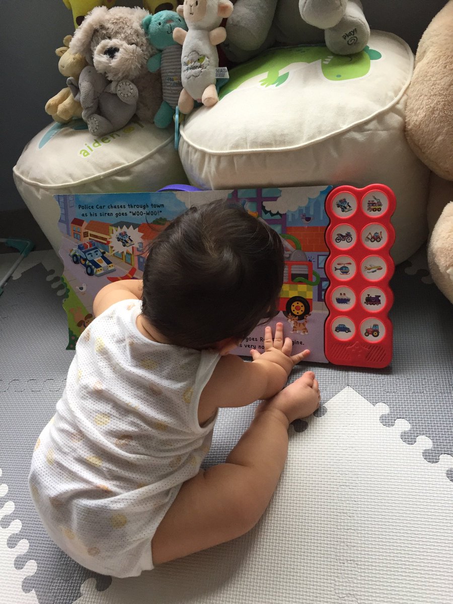 kaye_abad's tweet photo. He likes to read books! Read? O tingin lang sa pictures. Hehehe! #botchokoy https://t.co/ioTaPeJl5I