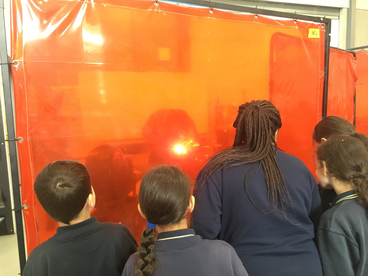 johnpwills's tweet photo. Putting our Money where our Mouth is for #NationalSkillsWeek2018 Vocational Skills Showcase for Primary Schools held at @McCarthyCTTC with  @CatholicEdParra VET team. #RealSkillsforRealCareers #CEDPVET https://t.co/O9WEsuAwqH