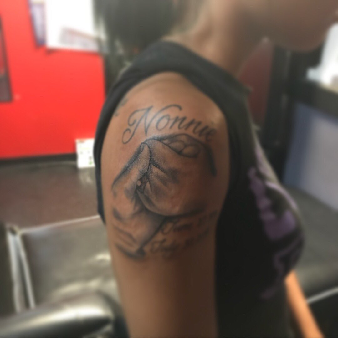 Tamomma_'s tweet photo. Worst can’t express how hurt I am. I miss you so much. The whole process of you leaving this world &amp; me witnessing it was scaring &amp; made me feel so empty. I miss nonnie. You raise me literally. I cry &amp; laugh cause your at peace but my heart isn’t. I love you 7:30🤞🏽🕊💜 https://t.co/61ovTwN6AB