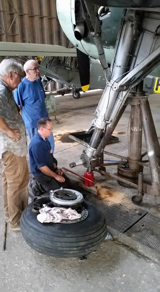 AirLegendJMA's tweet photo. [FOCUS ASSOCIATION EXPOSANTE] L'#AMPAA #Association des #Mécaniciens #Pilotes d'Aéronefs Anciens est partie prenante du meeting. 4 de ses avions sont au programme : Fieseler #Storch, #Grumman #Avenger, #T6. https://t.co/deLDL7QmiT https://t.co/IEF3bVAifk