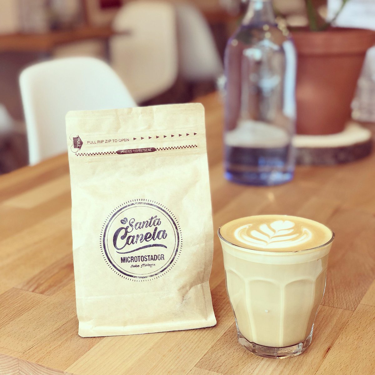 Santa Canela is come whit us from Malaga in this little bag and like a good memory. Really a good job guys keep in this way <a href="/santacanelacafe/">Santa Canela Café.</a> #harrisoncoffee #newburyberkshire #england #finishholiday #happyjob #coffee #coffeetime #coffelove  #sohomalaga #memorys #summertime