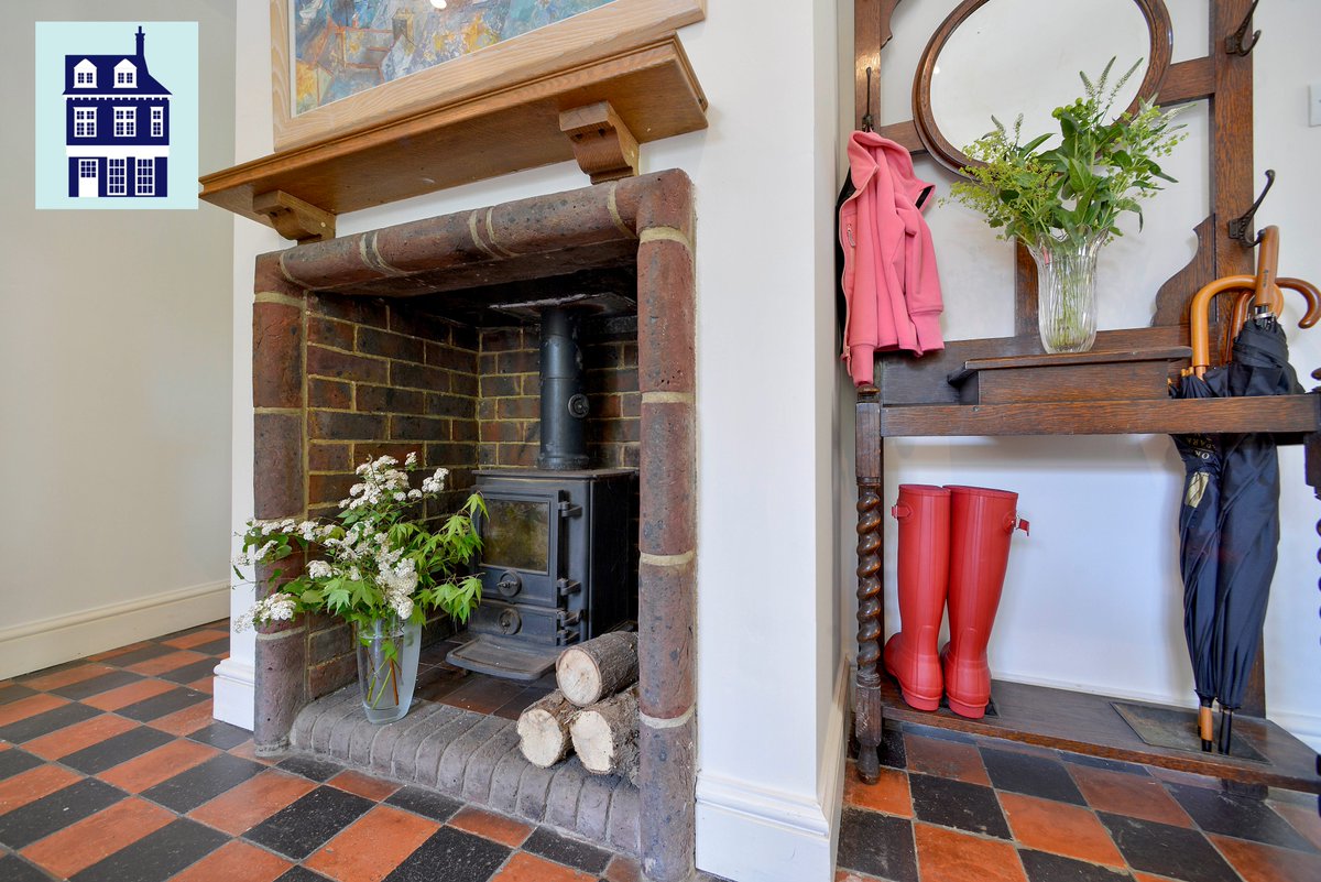 HillClements's tweet photo. If you're looking to move to #Guildford or a #village nearby, give our team at #HillClements a call. Our team has unrivalled #localknowledge and we offer #friendly, well informed and up to date #advice. #estateagent #independentestateagent #movinghouse #movetoguildford #surrey https://t.co/WLr1mOK8w2