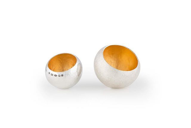 LondonAssay's tweet photo. Wobble tumblers by @jessicajue_jewellery. Jessica will be exhibiting at @goldsmithsfair week 2. Book your tickets now at https://t.co/dKbNe6v2h2... #silver #hallmark #londonhallmark #assayoffice #assayofficelondon #silversmith #jeweller #maker… https://t.co/kdXMLbbdrv https://t.co/b2JXlYUrtF