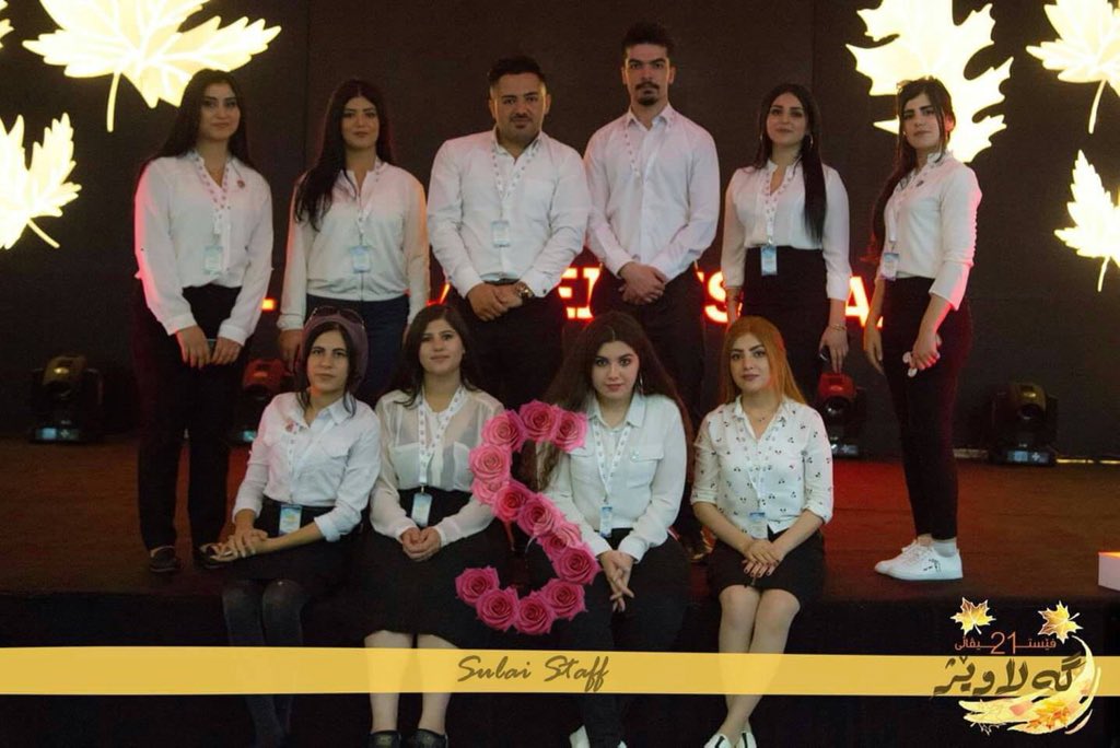 SulaiStaff's tweet photo. وەک SulaiStaff ئەرکی "بەڕێوبردنی فیستیڤاڵی گەڵاوێژ"مان پێسپێدرا کەلە ڕێکەوتی 5-6-7/4/2018 لە هۆڵی تەوار بەڕێوەچوو 
#SulaiStaff 
—
#sulaimaniyah #slemani #slemane #kurdistan #kurd #hawler #erbil #iraq #Iraq #AskQaQ #organizing #event #staff #Staff #team #teamwork #work #girl #boy https://t.co/Q8getoXM74