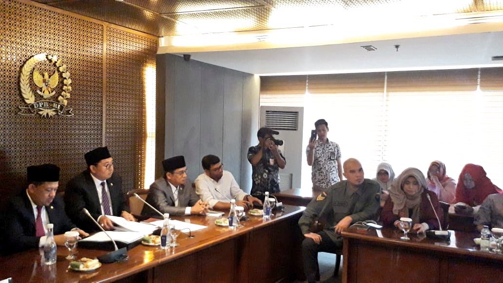DPR_RI's tweet photo. Pimpinan DPR RI dan Anggota DPR RI menerima audiensi masyarakat menolak persekusi, Selasa, 28 Agustus 2018. #PimpinanDPR #HUT73DPR #73TahunDPR https://t.co/24DW0gnBqW