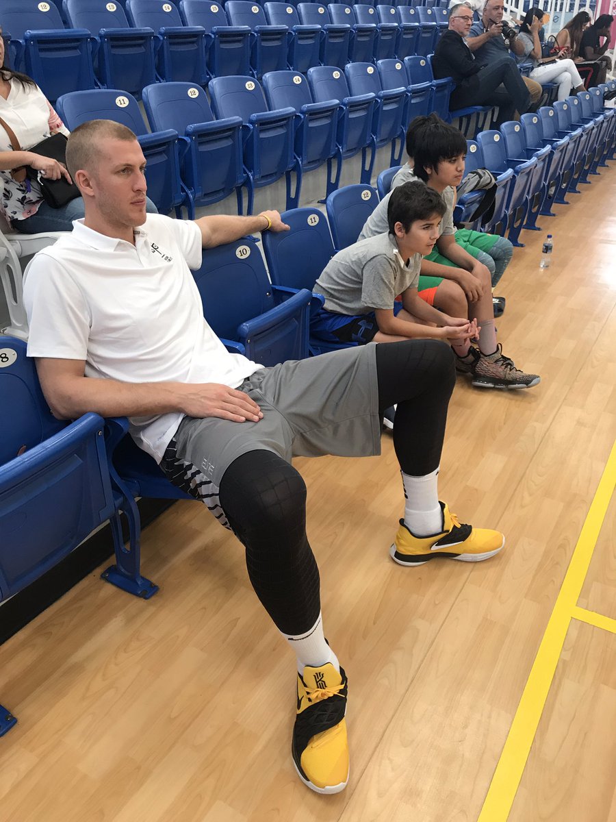 DUPLAYS (@duplays) on Twitter photo It has never been so cool to be on the bench 😎 #DUPLAYS #CommitToTheTeam #nba <a href="/masonplumlee/">Mason Plumlee</a> It has never been so cool to be on the bench 😎 #DUPLAYS #CommitToTheTeam #nba <a href="/masonplumlee/">Mason Plumlee</a>