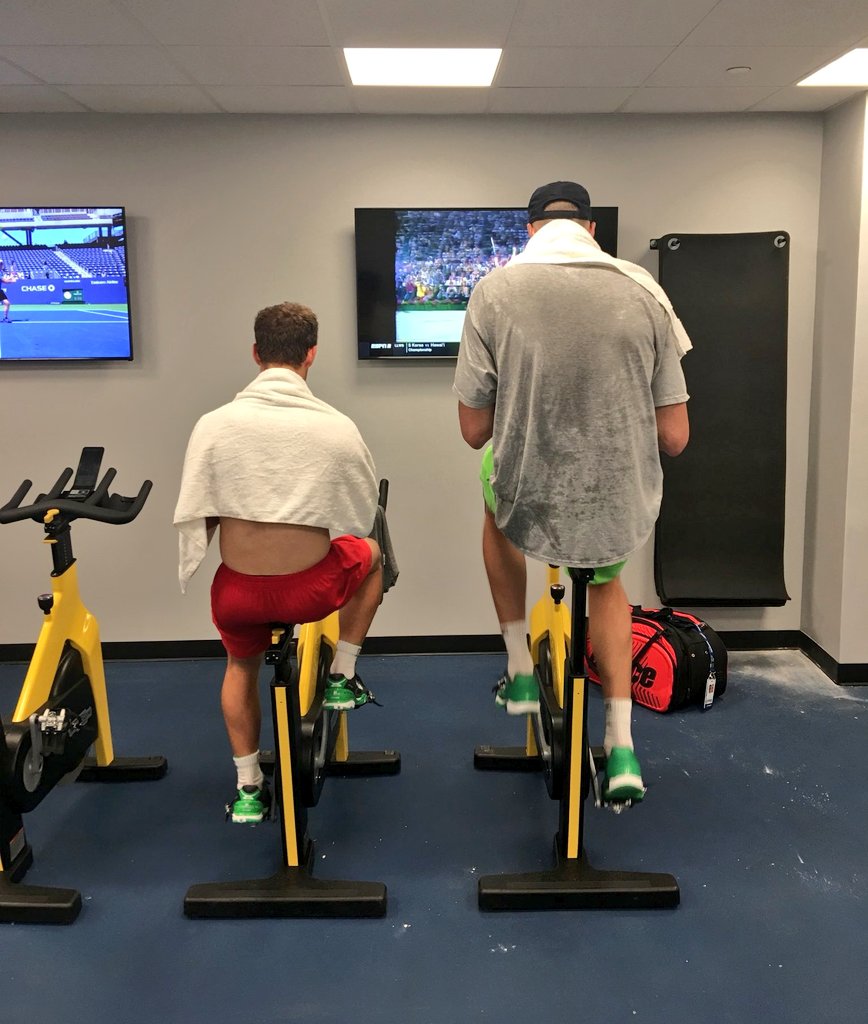 96274Helen's tweet photo. Photo of the tournament ❤ Diego & John Isner ... 1,68 m to 2,08 m (📸 @JuanIChela) #HeightDifferences #USOpen #GoodPostToStartTheAccount https://t.co/SBnDNqNUJs