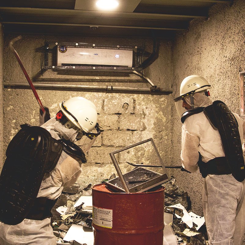 SwitchDXB's tweet image. SMASH &amp;amp; GROOVE this Friday evening! Choose your destruction tool and get to work at @thesmashroomdxb whilst @DJ_AHDAN provides the beats! Choose ‘Summer Remix’ on the @SwitchDXB app to book! Or visit switchdxb.com/summer-remix/ #thesmashroomdxb #dubaifriday