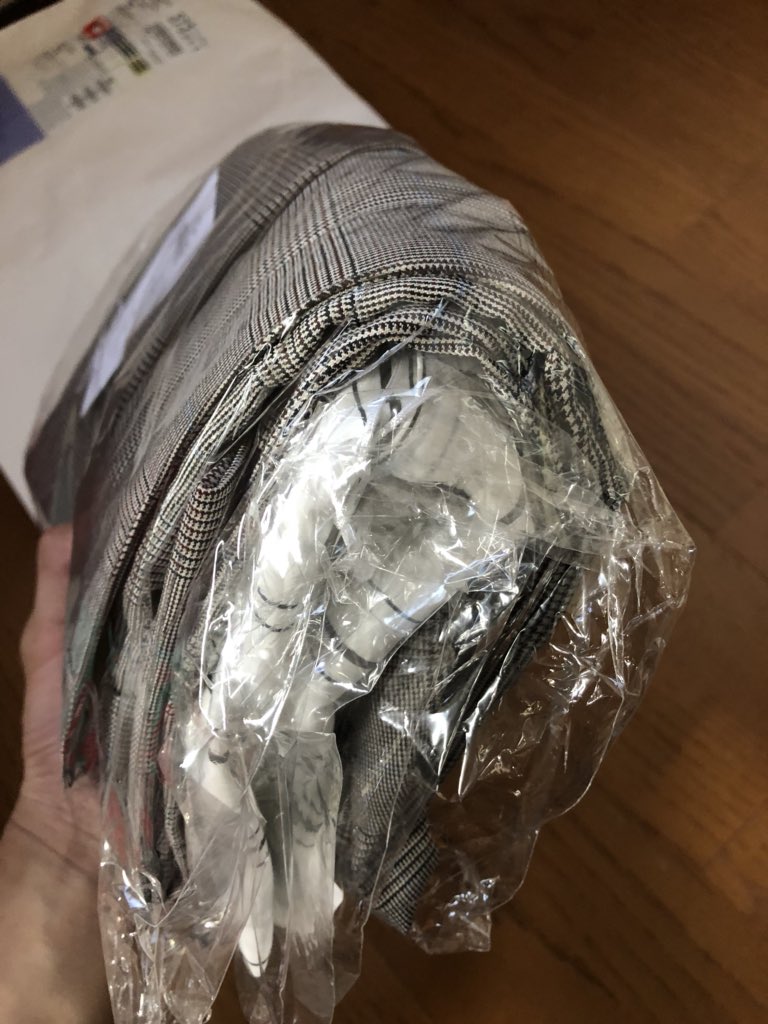 Lidnm潰す 朗報 この間 Lidnm で半額セールやってたから買ってみたんですよー は なにこの梱包 メルカリでももっとしっかりとした梱包してくれるよ 人によるけど 入れ方汚いしダンボールくらい使えやクソ