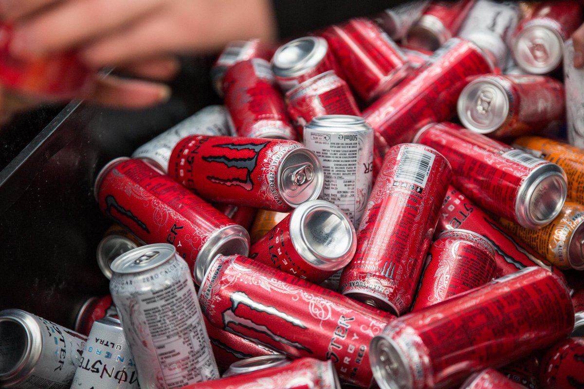 MonsterEnergyF's tweet photo. Tagge un pote qui adorerait la gamme Ultra ! Sans sucre et sans calorie mais avec la même énergie ! #UltraUnleashed https://t.co/iMVU4BG61h