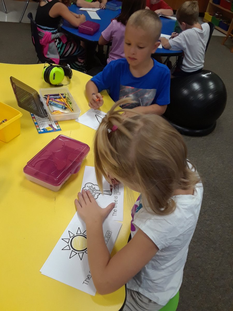 HimesRoxy's tweet photo. Working on new books for our book tubs while enjoying flexible seating! #skyline1819 #SSD200 https://t.co/RcCN0b4gQH