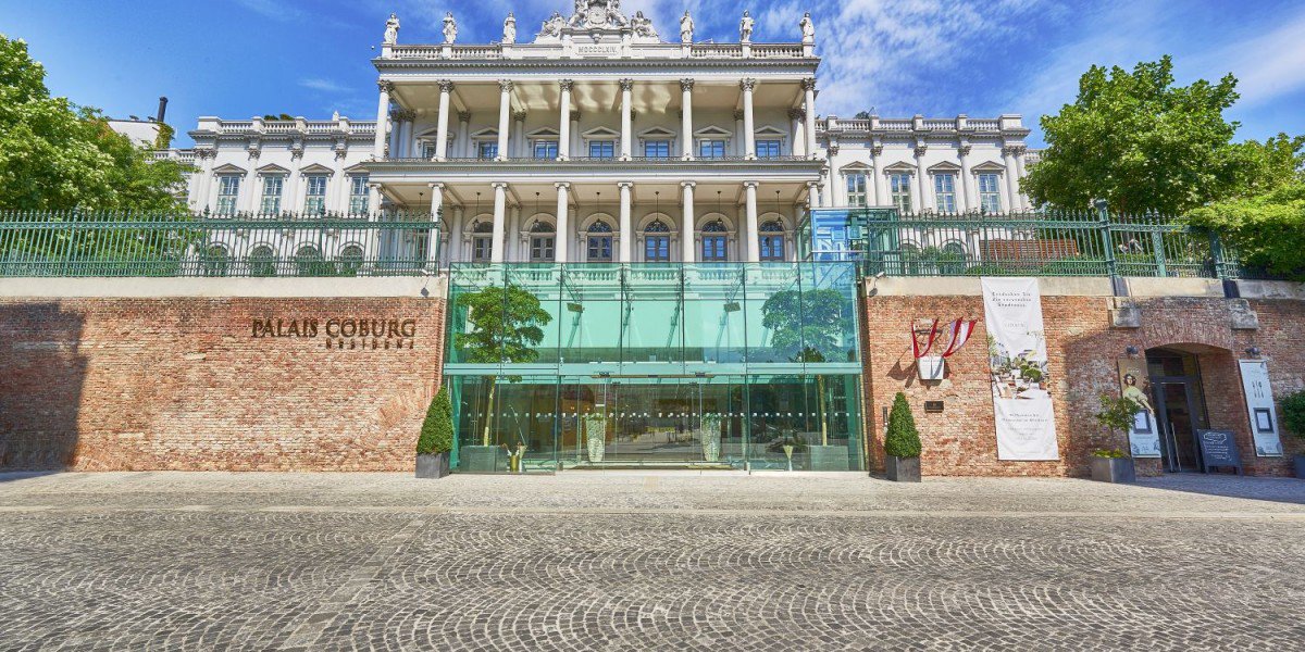 La #ristrutturazione del Palazzo Coburg Hotel a Vienna ha visto l’installazione del sistema di #parcheggio Parksafe 580 ottenendo così 79 posti auto completamente automatizzati.

idealpark.it/Progetti/Vienn…