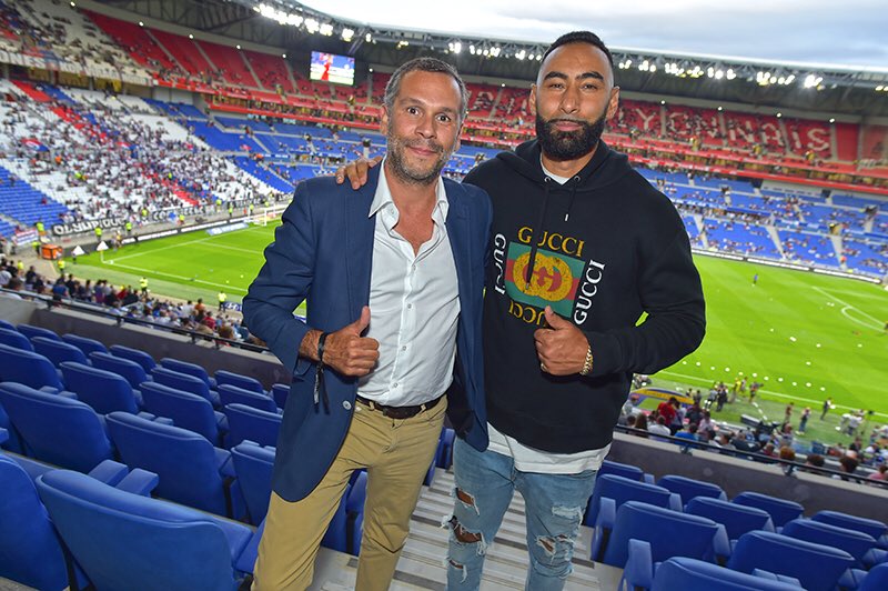 Une rentrée sous le signe de la #L1 #OLRCSA et d’#Insoupconnable à #Lyon, réunir les brillants nouveaux du <a href="/RCSA/">Racing Club de Strasbourg Alsace</a> (<a href="/romaingiraud02/">Romain Giraud</a>) et les anciens (#SergeBex @Rcsa 79/80). Et <a href="/lafouine78/">La Fouine</a>, flic de la #PJ lyonnaise dans notre prochaine série ! Merci <a href="/OL/">Olympique Lyonnais</a>, et #AllezRacing ;-)