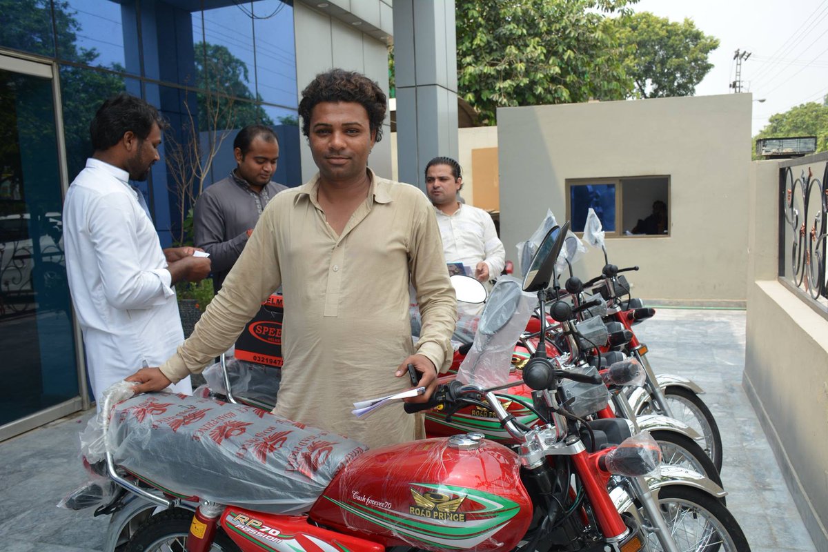 CSC_CEIP's tweet photo. CEIP, proudly distributed bikes to 10 #transgenders, formally initiating its #TRANSition project into motion. https://t.co/Fgokv5IIve