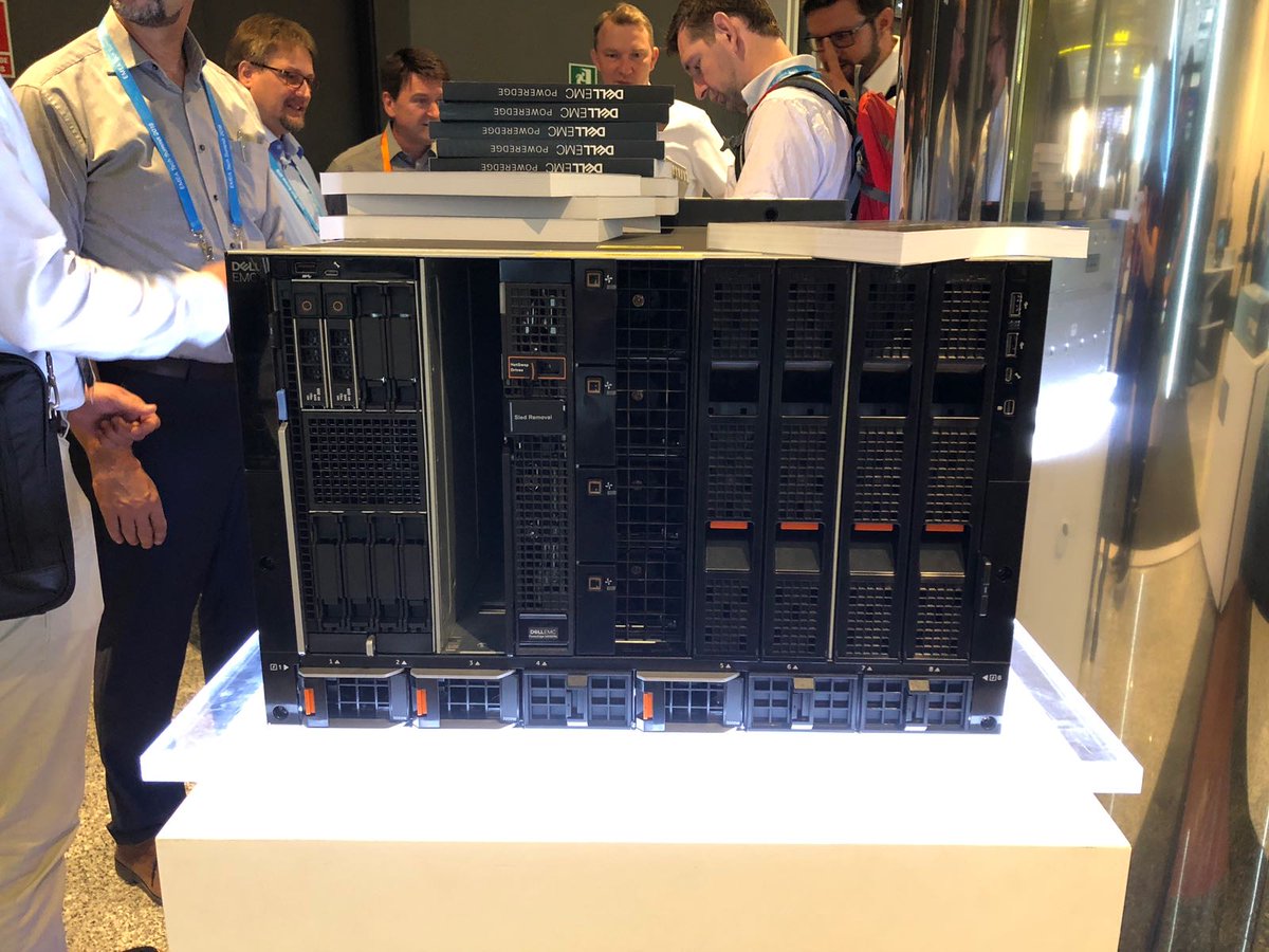 CineticaRSM's tweet photo. I nostri ragazzi a Madrid c/o #DellEMCTechnologySummit per le novità del mondo #DellEMC si sono fiondati subito presso l'area expo 💪👍 @ionocatabi @AndreaGuala4 @DellEMCPartners @DellEMCStorage @DellEMCItalia #techsummit #DellEMCTechSummit2018 https://t.co/i5PSz1d8MM