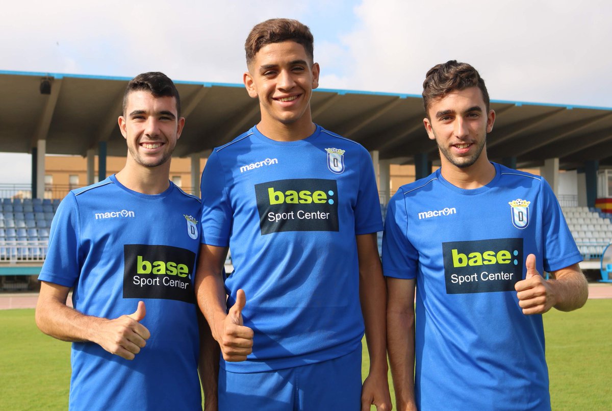 melillaesdeport's tweet photo. ⚽️🚨✒️ Los juveniles @mizzziansantan1 y @RamonCuadrado8 se unen a @Javiierb7 como futbolistas de la @UDMelilla 

✅ @Luis__Carrion da el visto bueno: entrenarán con el primer equipo y jugarán en el @C_F_RUSADIR 

➡️ https://t.co/CCCnFQk2XD https://t.co/r8ykEPXcnV