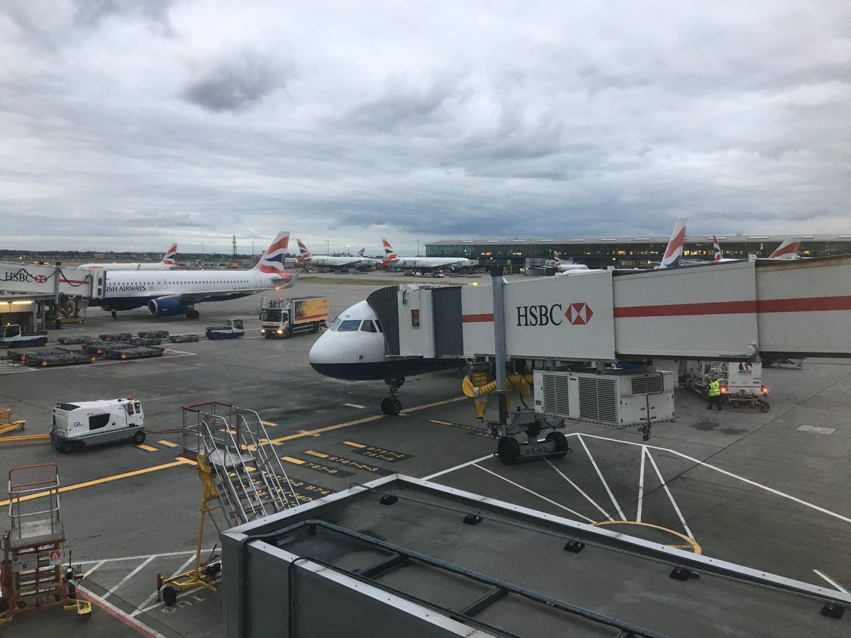alexisk79's tweet photo. Racing others on the #PhoenixDo on #AA106 from #JFK to #LHR on Sunday night, they were about 7 ahead of us to take off. Sadly they beat us by a few mins and snapped our #QOTS #BA116 exiting the runway. Off to #OTP yesterday on #BA886 and back on #BA887 #britishairways #flyertalk https://t.co/rr9RXzind0