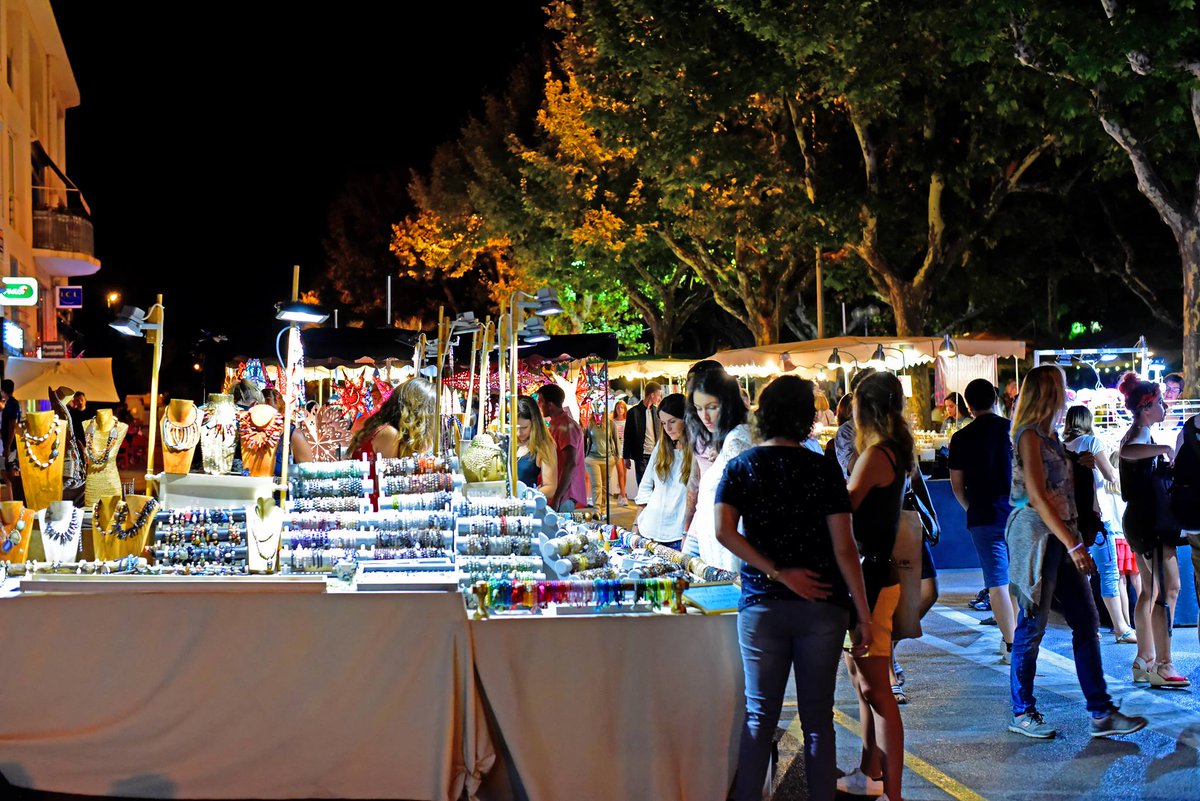 OfficedeSanary's tweet photo. Profitez du marché nocturne jusqu'au 1er septembre sur le port de Sanary ! 😉
#marchenocturne #sanarytourisme https://t.co/cCGf7DwTIZ