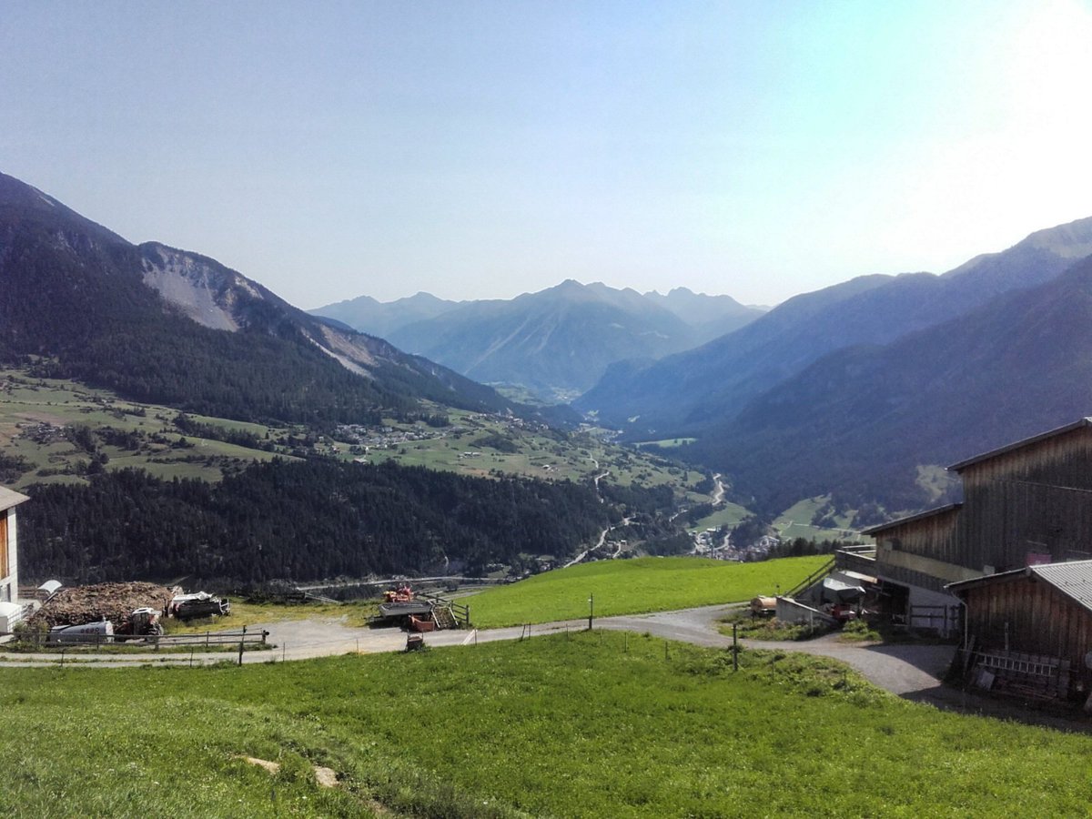 harald_walser's tweet photo. #hierso Aussicht von #stierva Richtung Albulatal #muchetta https://t.co/KYfkJJU1At