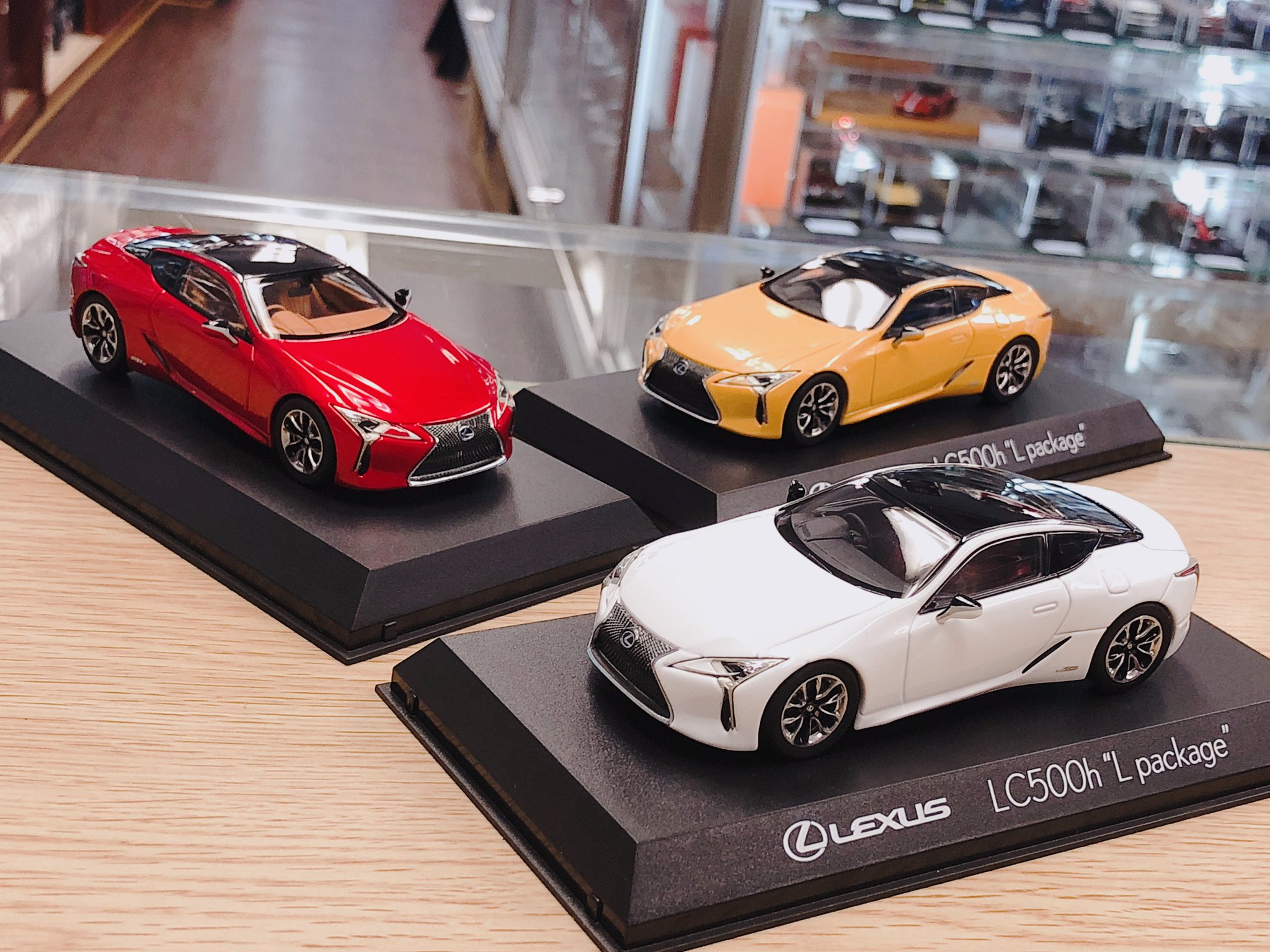 送料無料激安祭 京商 1 64 ミニカー レクサス LC500h 4台セット新品未