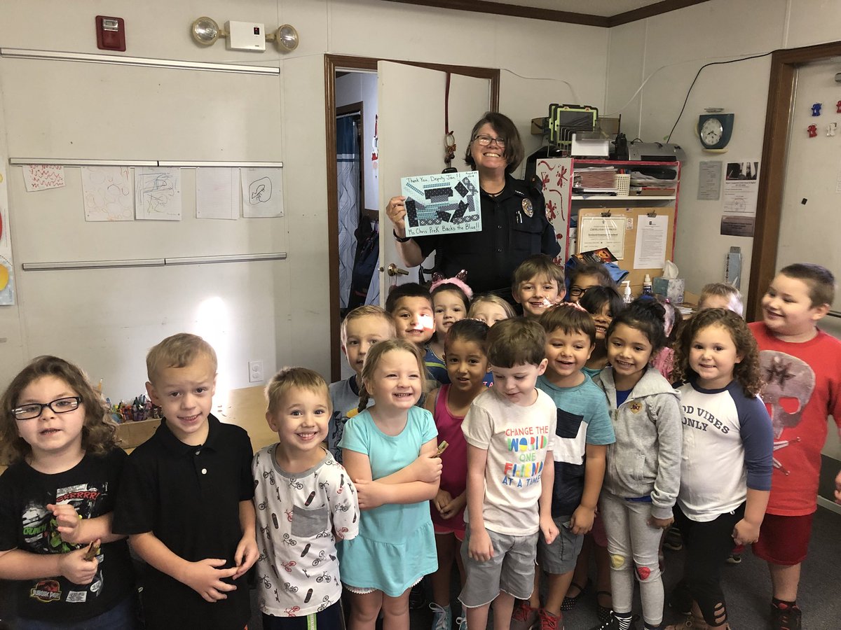 RES_MsChris's tweet photo. We Back the Blue in PreK and we are so happy to have Deputy Jan @RESSROjanRockS at the Rock! #RESROARS #BCSROCKS #BackTheBlue https://t.co/cNcNCwV2L9
