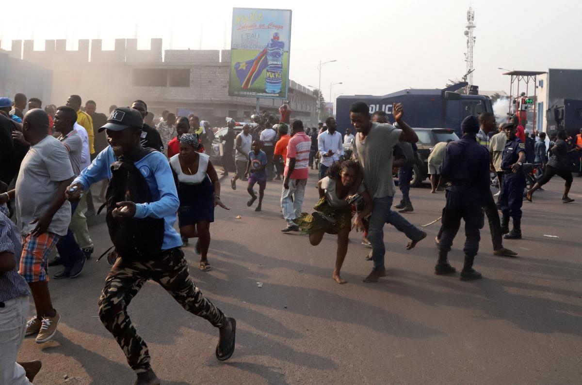 ida_sawyer's tweet photo. #RDC:Autorités devraient mettre un terme à l’usage excessif de force,libérer prisonniers politiques+permettre à tous Congolais de participer librement au processus électoral,y compris en laissant @moise_katumbi entrer dans le pays+s’inscrire comme candidat https://t.co/hNoWaPLnkW https://t.co/tQPsO6UvmG