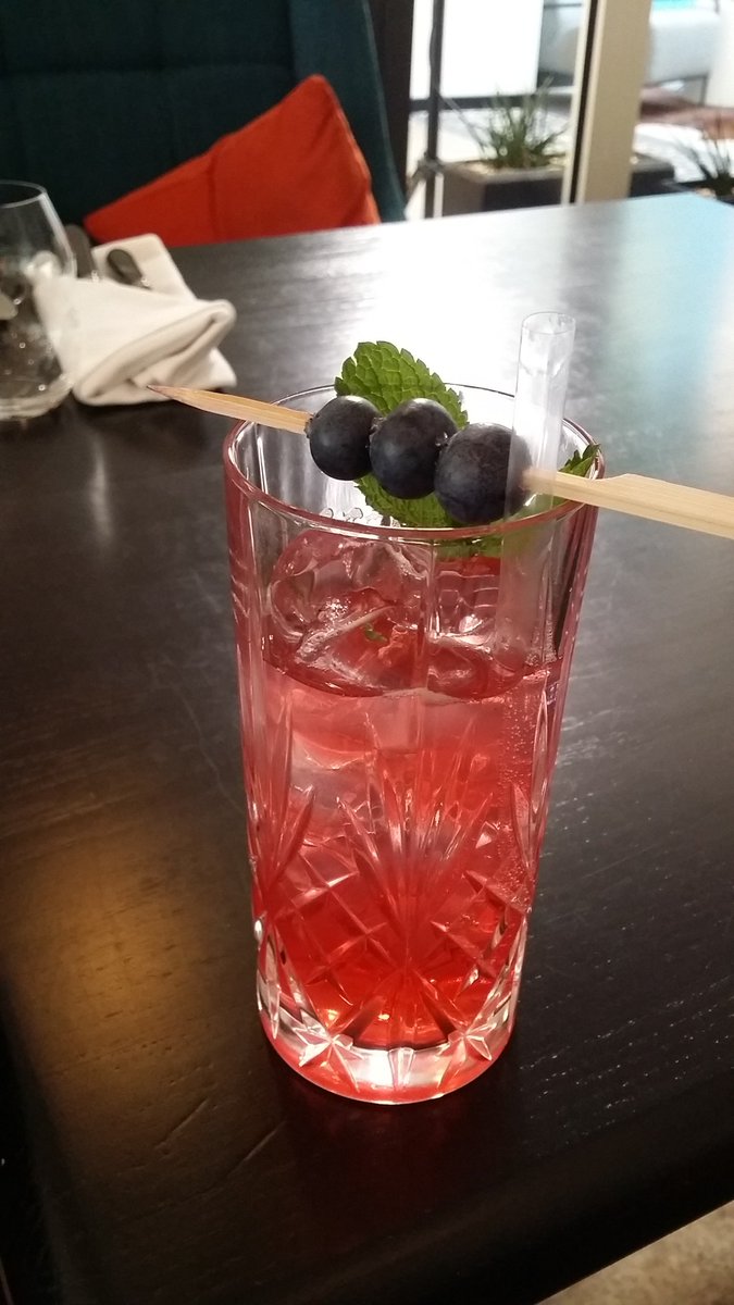 DealsCarton's tweet photo. Light summer drink as you while away the afternoon. :) https://t.co/vRG3HDd6Ir