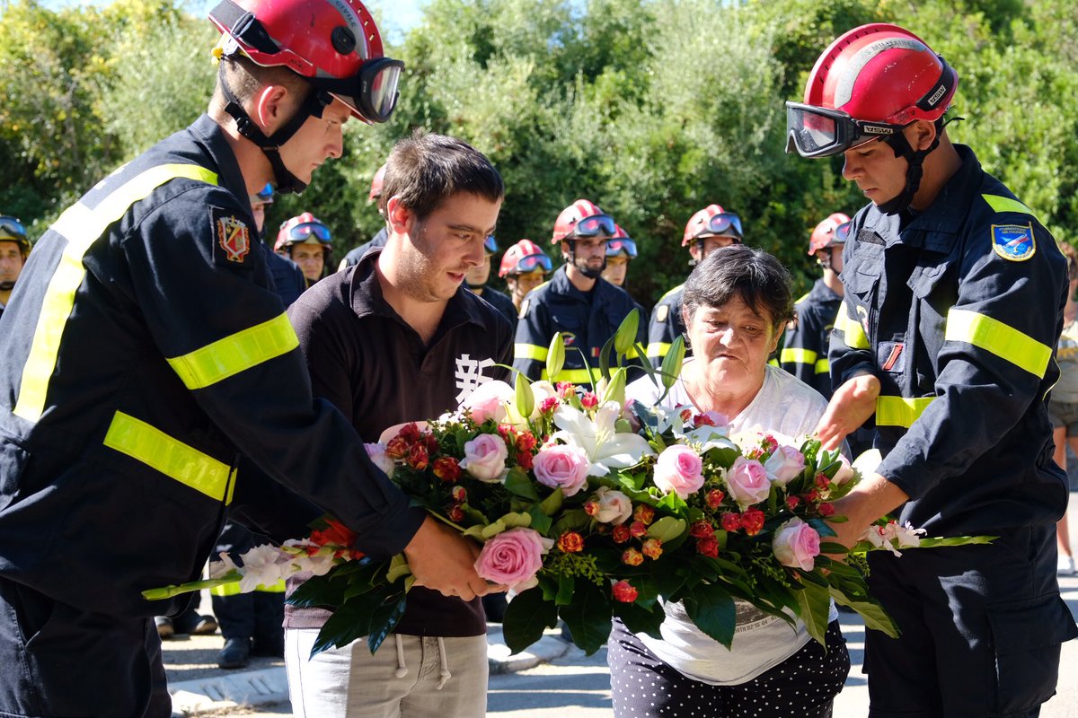 riisc_7's tweet image. #Hommage au sergent NAUDE, mort au feu le 28 août 1989 sur la commune de Saint-Florent. Son courage, son dévouement et son sacrifice sont ainsi mis à l’honneur en présence de sa famille et de ses frères d’armes. Nous ne l’oublions pas.  #FiersDeNosSapeurs  #uiisc5 #ForMiSc