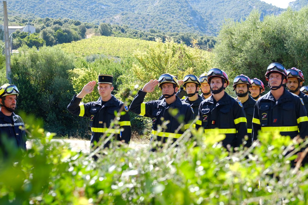 riisc_7's tweet image. #Hommage au sergent NAUDE, mort au feu le 28 août 1989 sur la commune de Saint-Florent. Son courage, son dévouement et son sacrifice sont ainsi mis à l’honneur en présence de sa famille et de ses frères d’armes. Nous ne l’oublions pas.  #FiersDeNosSapeurs  #uiisc5 #ForMiSc