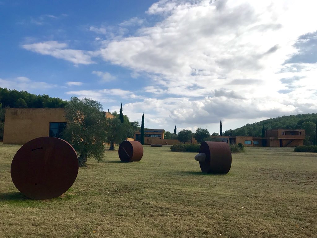 lauradvall's tweet photo. Si el paradís existeix es diu @fundaciololivar. Gràcies Carme, Paula i Enric #fundaciololivar #ventallo #emporda #catalunya #catalonia https://t.co/Ob0jbmy4RA