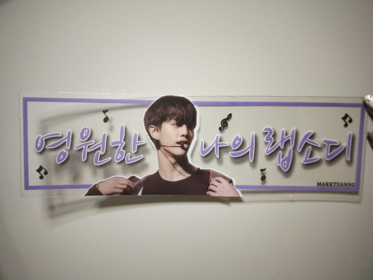MARKTUANSG's tweet photo. We will be distributing 50 transparent banners at Mark’s birthday cafe event! Please come and say hi 💚🐥 
#HAPPYMARKDAYinSG #HAPPYTUANDAY0904 #GOT7 #Mark #마크 #갓세븐⁠ ⁠⁠ ⁠ https://t.co/HJbrYZmY0q