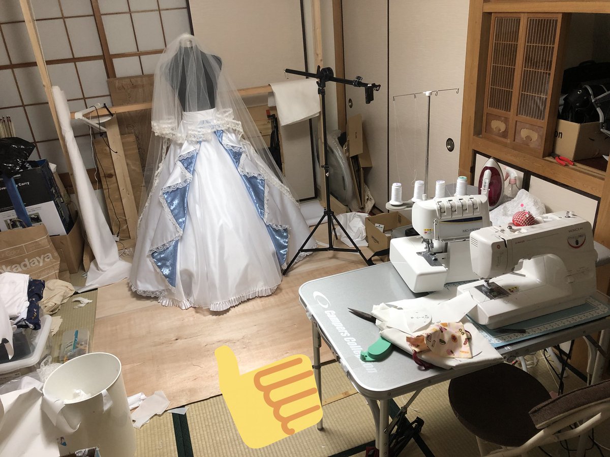 しのもりつかさ على تويتر レイヤーの彼女が欲しい 汚い部屋写真付き のツイートが出回ってますが自作派レイヤーの彼氏 と付き合って結婚にこぎ着けると汚い部屋でウェディングドレスを手作りしてくれますよ