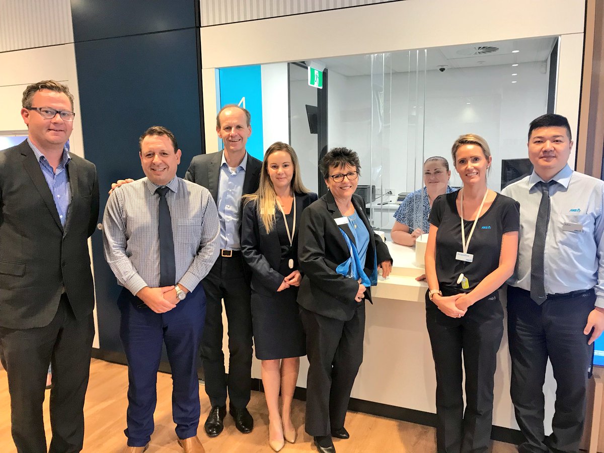 The <a href="/ANZ_AU/">ANZ Australia</a> Helensvale team proudly showing @ElliottShayne around their brand new #digital branch. Thanks for the tour today!