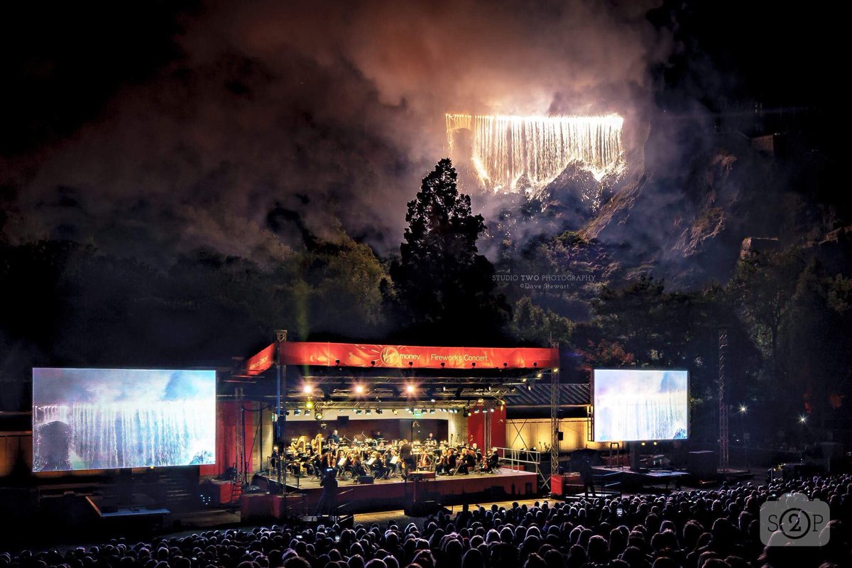 edinspotlight's tweet photo. Stunning image by @Studio2Scot of @SCOmusic on stage at the #vmfireworks with the waterfall behind on @edinburghcastle 

@edintfest @PyrovisionLtd #Edinburgh https://t.co/INchCK0qh9